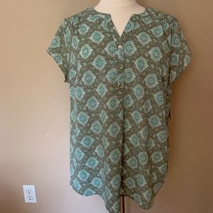 NWT 2xl blouse with green color